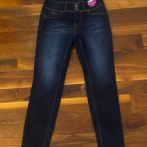 YMI Wanna Betta Butt? Mid-Rise Skinny Jeans